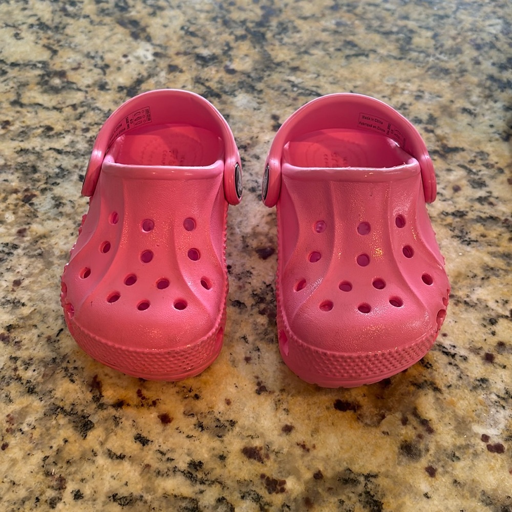 Excellent used toddler pink crocs